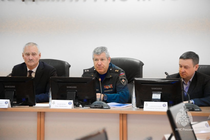 Заместитель главы МЧС России Вячеслав Бутко встретился со слушателями Академии